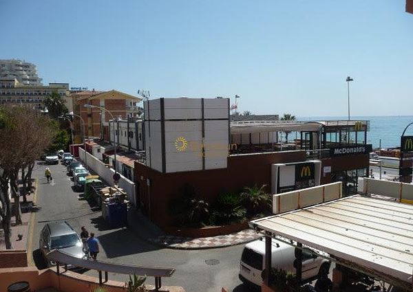 For rent MID SEASON from 01.9.24-30.06.25 APARTMENT ON 1ST LINE OF BEACH WITH SEA VIEWS IN BENALMADENA.