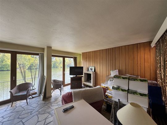 Appartement 2/3 ch. en bord de Meuse + grenier + cave + garage + parking ext. - Photo 1