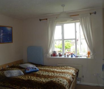 2 bedroom end of terrace house to rent - Photo 1