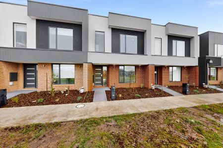 24 Jandakot Walk, Point Cook VIC 3030 - House For Rent | Domain - Photo 2