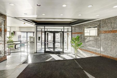 ROYAL-URBAIN — Beautiful 3 1/2 – Available NOW - Photo 2