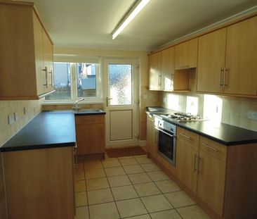 3 bedroom terraced house to rent - Photo 3