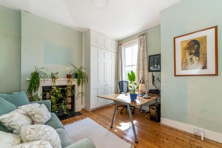 5 bedroom end of terrace house to rent - Photo 4