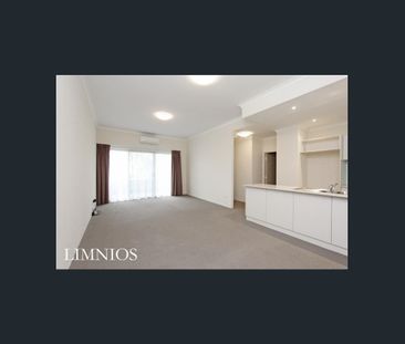 Modern & Versatile Apartment in Prime Inner-City Location - Photo 2
