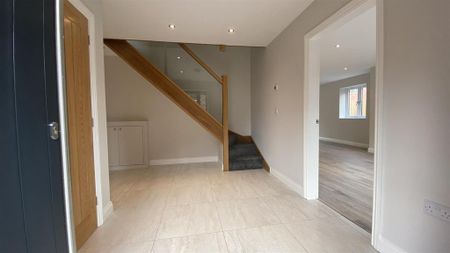 5 bedroom detached house to rent - Photo 3