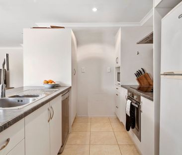 Spacious home in sought after location - Photo 3