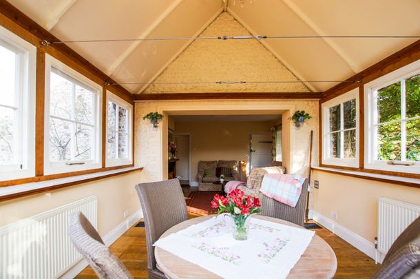 Discover this beautifully presented period cottage, perfectly located just minutes from the world-renowned Goodwood Estate and Rolls-Royce - Photo 1