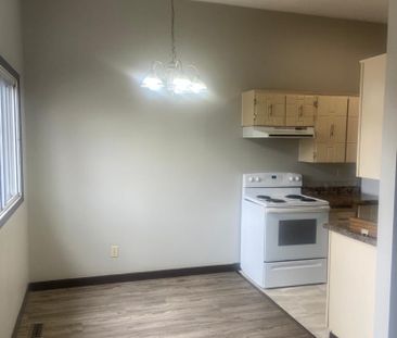 In Suite Laundry! 2 Bedroom 6-Plex in Highland Green!! - Photo 6