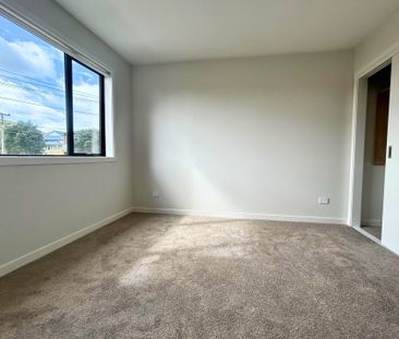 5 Bedrooms on Derrett Pl - Photo 4