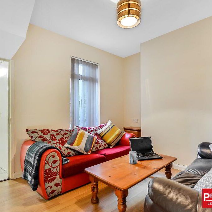 STUDENT ACCOMMODATION, 8 Northland Terrace, Derry/Londonderry, BT48 7JQ - Photo 1