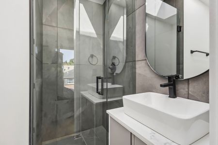 For Lease - 43A Cummings Street Unit# Furnished Upper, Toronto, Ontario - Photo 4