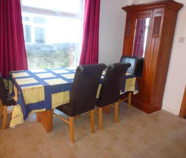 4 bedroom end of terrace house to rent - Photo 5