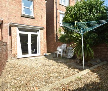 4 bedroom terraced house to rent - Photo 1