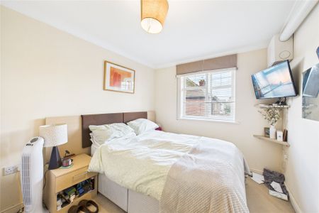 1 bedroom Flat in Wentworth Place, Camberley - Photo 2