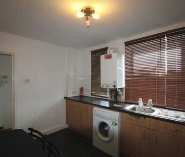 3 bedroom apartment to rent - Photo 4