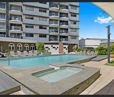 Balcony with Stunning Coastal Views - Photo 6