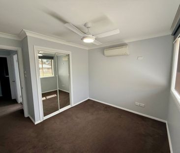 FRESHLY RENOVATED 3 BEDROOM TOWNHOUSE!! - Photo 2