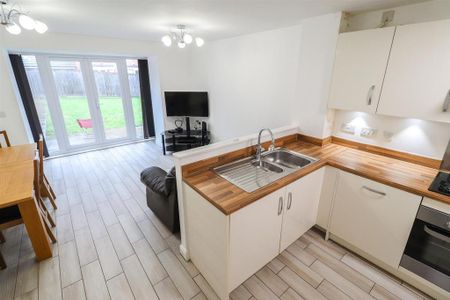 1 bedroom in a house share to rent - Photo 3