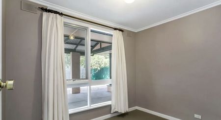 Family home in convenient location - Photo 4