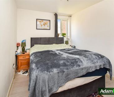 3 bedroom apartment to rent - Photo 5