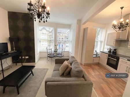 2 bedroom flat to rent - Photo 5