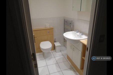 1 bedroom in a house share to rent - Photo 5