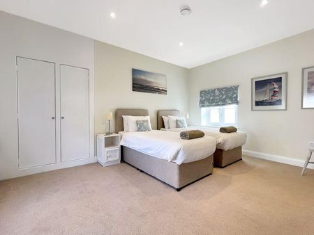 4 bedroom terraced house to rent - Photo 5