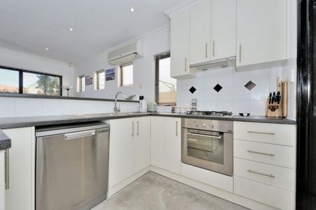 Bright, Modern & Low-Maintenance - Photo 5