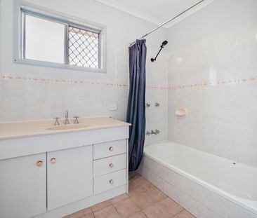 SPACIOUS FAMILY HOME IN HEART OF BEENLEIGH! - Photo 5