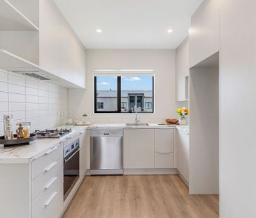 3 Bedroom Town house in Waiata Shores - Photo 3