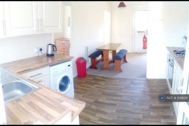 4 bedroom terraced house to rent - Photo 1