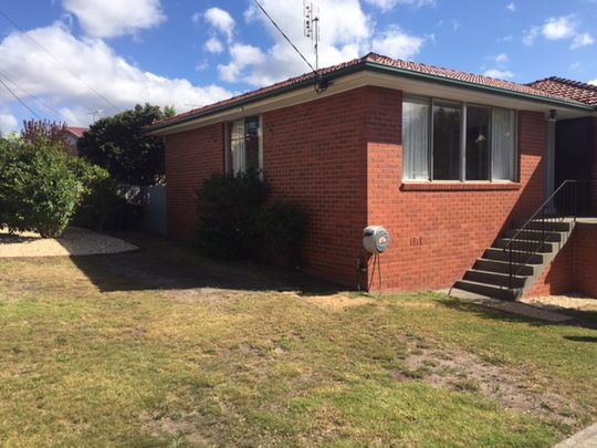 135 Flagstaff Gully Road, Lindisfarne TAS 7015 - House For Rent | Domain - Photo 1