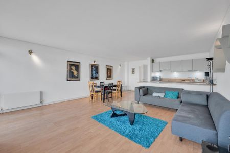 3 bedroom flat to rent - Photo 2