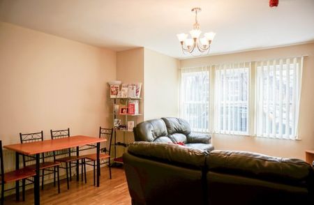 2 Bedrooms Broomfield Crescent - Photo 4