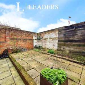 3 bedroom house to rent Baker Close, Basildon, Essex, SS15 - Photo 2