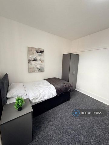 1 bedroom in a house share to rent - Photo 5