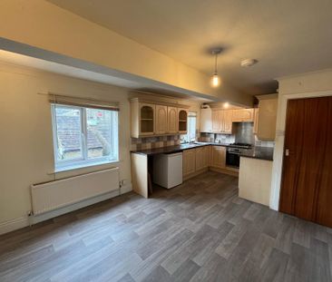 3 bedroom flat to rent - Photo 5