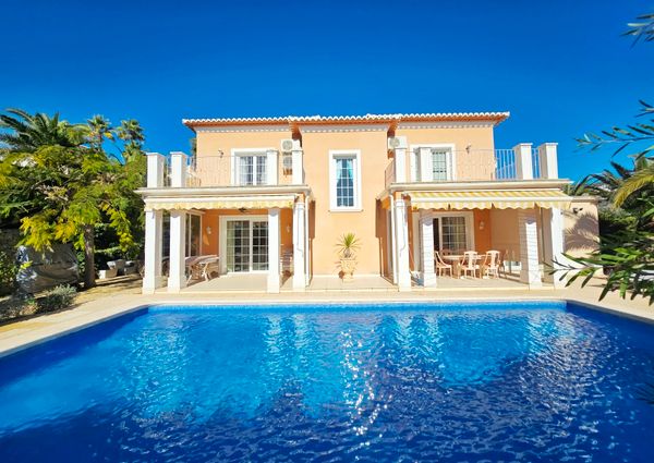 FOR RENT: SPACIOUS AND ELEGANT VILLA IN MORAIRA with 4 bedrooms for LONG TERM
