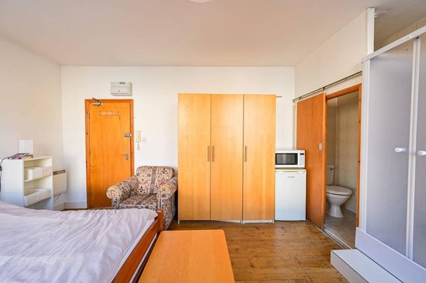 Studio to rent - Photo 1