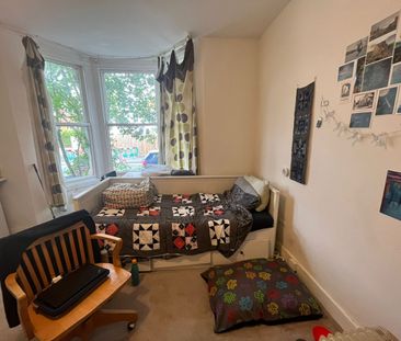 Studio Flat, Robinson Road, SW17 - Photo 6