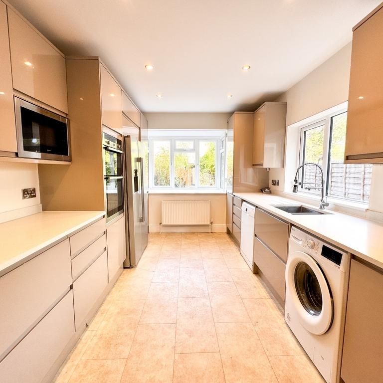 3 bedroom terraced house to rent - Photo 1