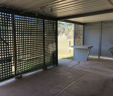 4 Bedroom, 2 Bathroom House in Larapinta with Outdoor Entertaining - Photo 2