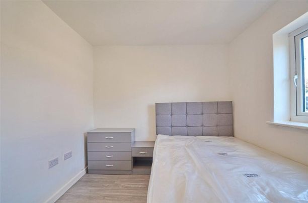 6 bedroom semi-detached house to rent - Photo 1