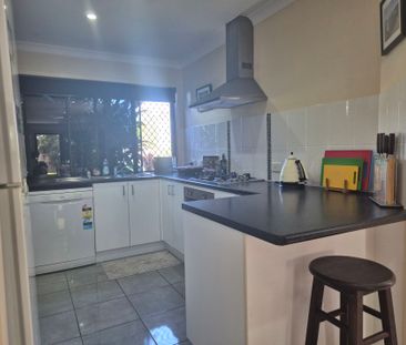 1 / 7 Maranark Avenue, Glenella - Photo 6