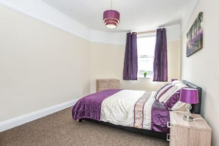 1 bedroom in a house share to rent - Photo 2