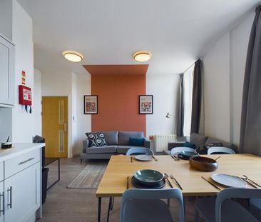 5 bedroom flat to rent - Photo 1