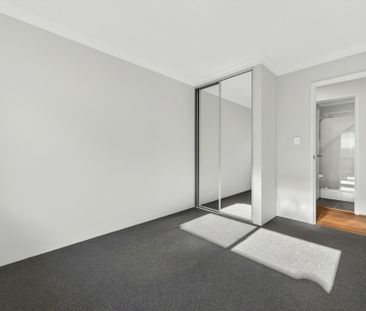 Band New Three Bedroom Dual Living Property! - Photo 3