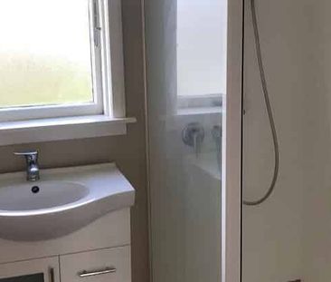 Sunny home close to Paritutu and Back Beach - Photo 3