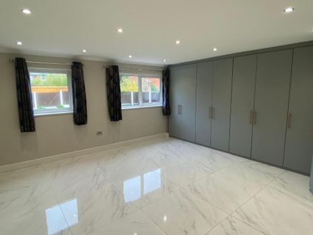 5 bedroom detached house to rent - Photo 3