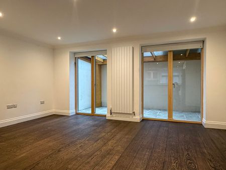 St Bartholomews Court - Photo 3